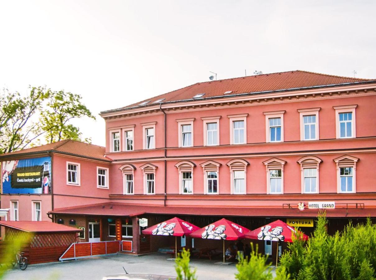 Grand Hotel Jaroměř Buitenkant foto