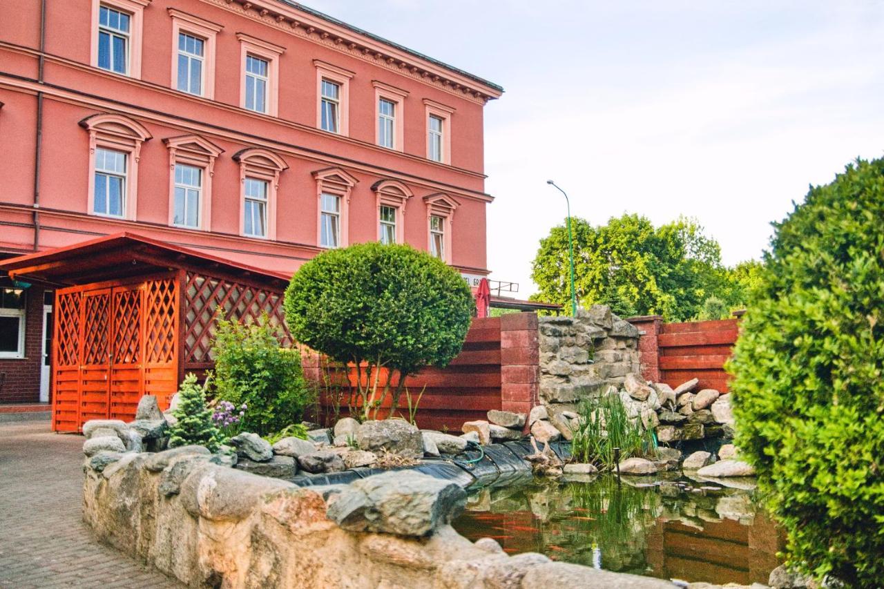 Grand Hotel Jaroměř Buitenkant foto