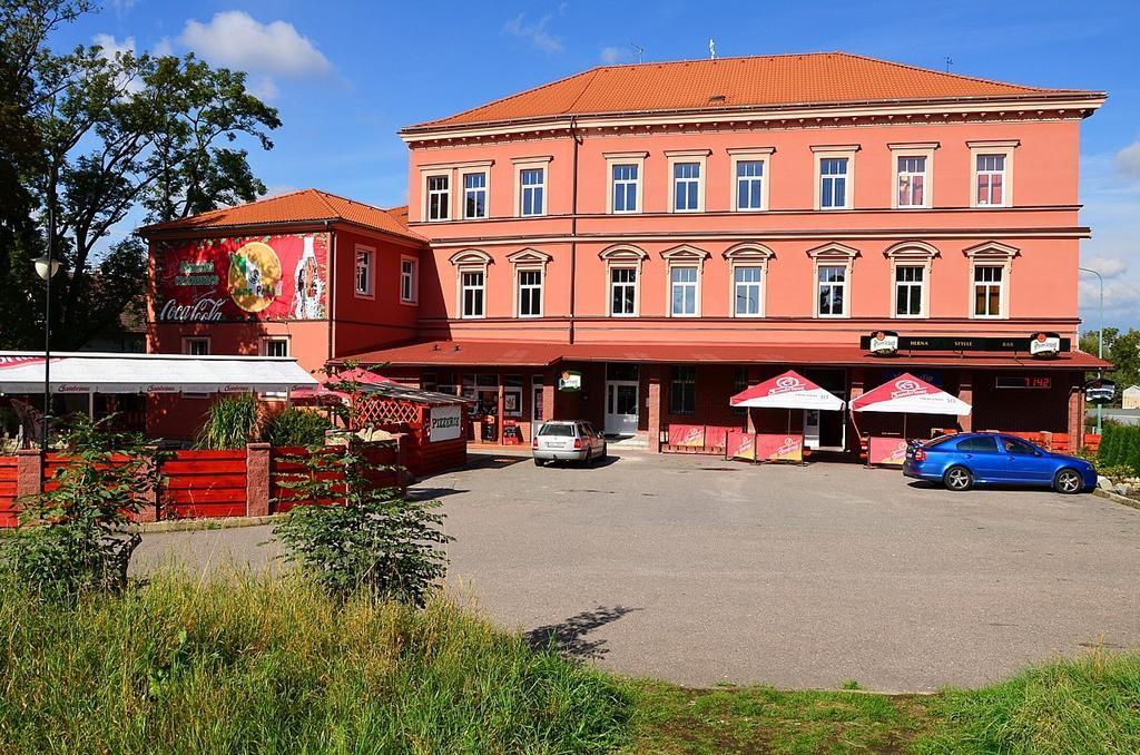 Grand Hotel Jaroměř Buitenkant foto